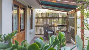 Family Room, Garden View | Terrace/patio