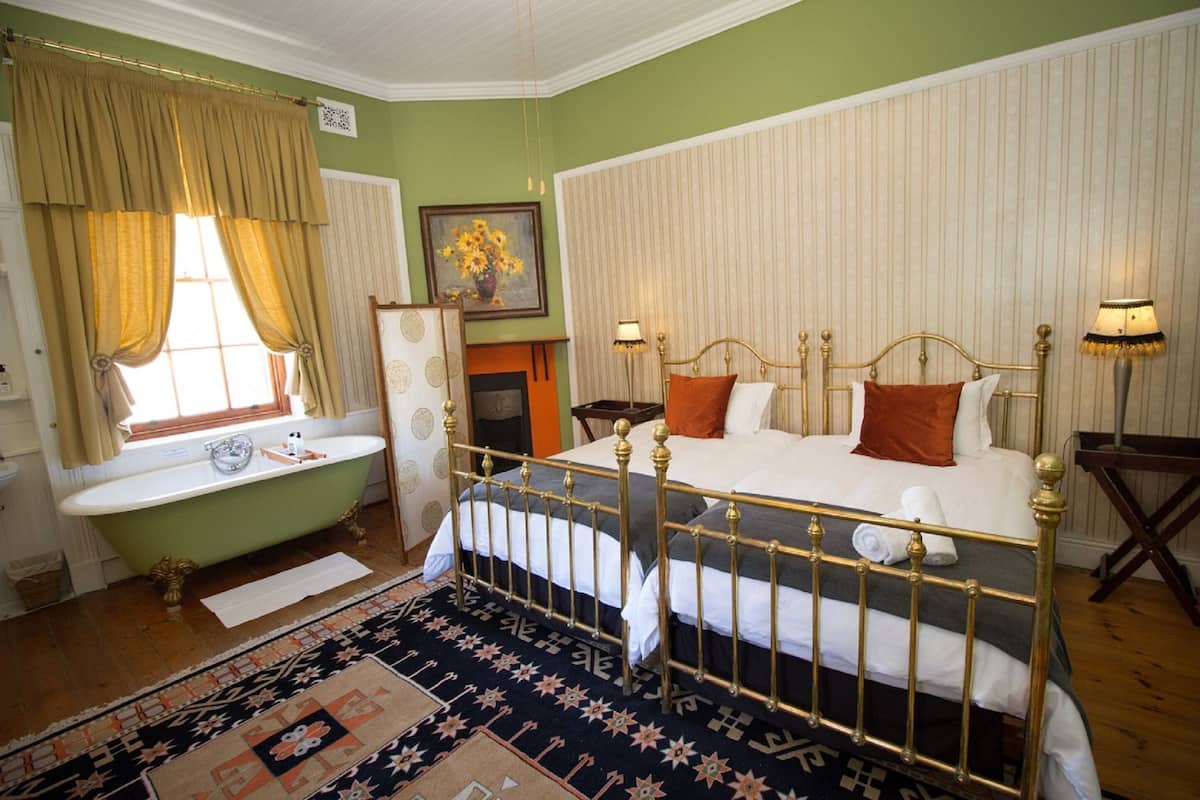 Premium bedding, in-room safe, individually decorated