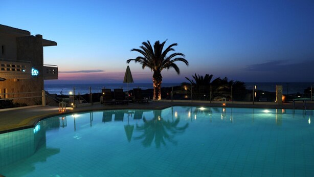 2 piscinas al aire libre, sombrillas, tumbonas