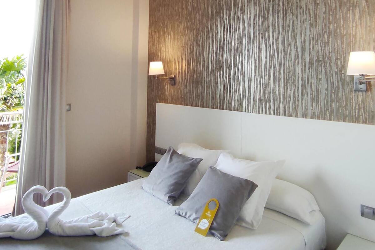 1 bedroom, in-room safe, desk, soundproofing