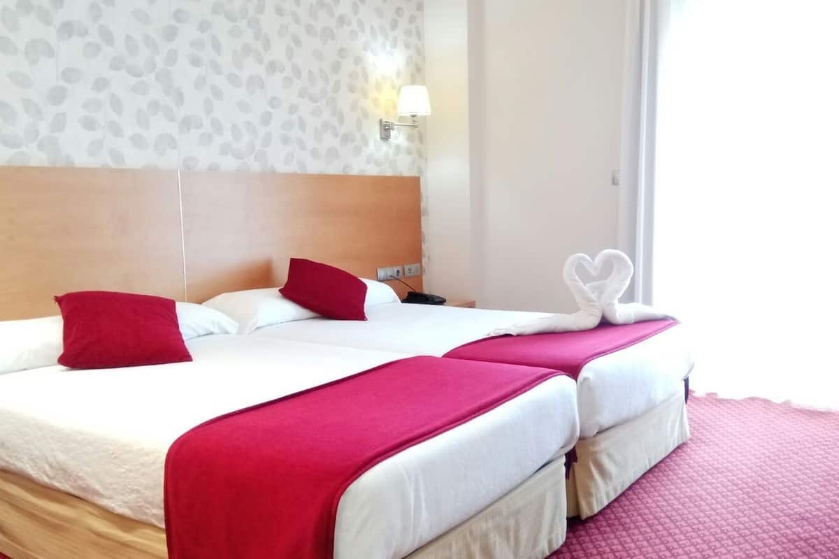 1 bedroom, in-room safe, desk, soundproofing