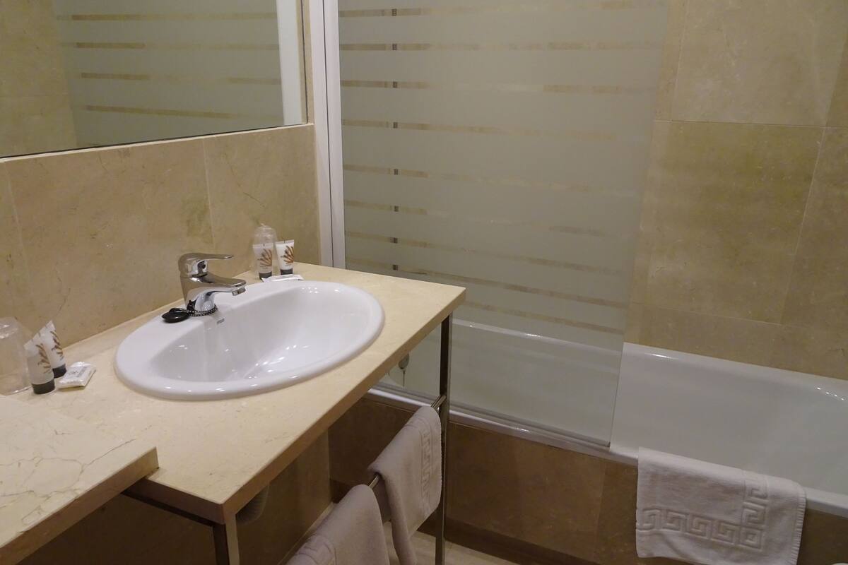 bathtub, free toiletries, hair dryer, bidet