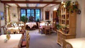 Se sirven desayunos, almuerzos, cenas y cocina regional