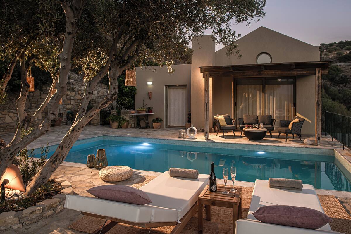 Villa, 3 soverom, privat basseng, delvis havutsikt | Terrasse/patio