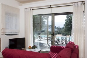 Villa, 2 chambres, piscine privée, vue colline | Coin séjour