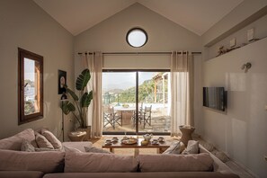 Vila, 2 quartos, piscina particular, vista para o mar | Banheiro | Produtos de toalete grátis, secador de cabelo, roupões de banho 