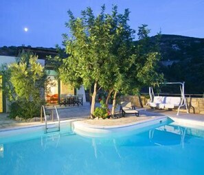 Outdoor pool, free cabanas, pool umbrellas - Istron Villas (Agios Nikolaos)