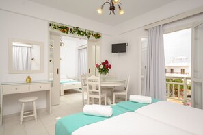 Apartment | Living area | Flat-screen TV - Lygdamis Hotel (Naxos)