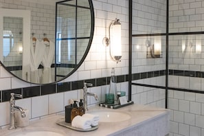 Two-Bedroom Stable Suite | Bathroom | Separate tub and shower, eco-friendly toiletries, hair dryer, bathrobes