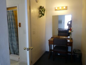 32-inch flat-screen TV with satellite channels, TV - Supai Motel (Seligman)