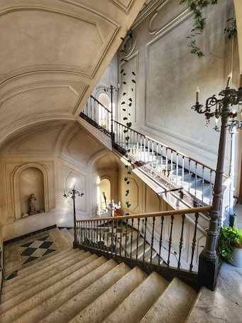 Entrada interior. Dimora del Prete di Belmonte - Bed & Breakfast