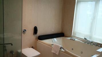 Deep soaking tub, free toiletries, hair dryer, bathrobes
