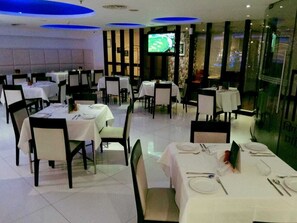 Breakfast, lunch, dinner and brunch served - The Beatle (Mumbai)