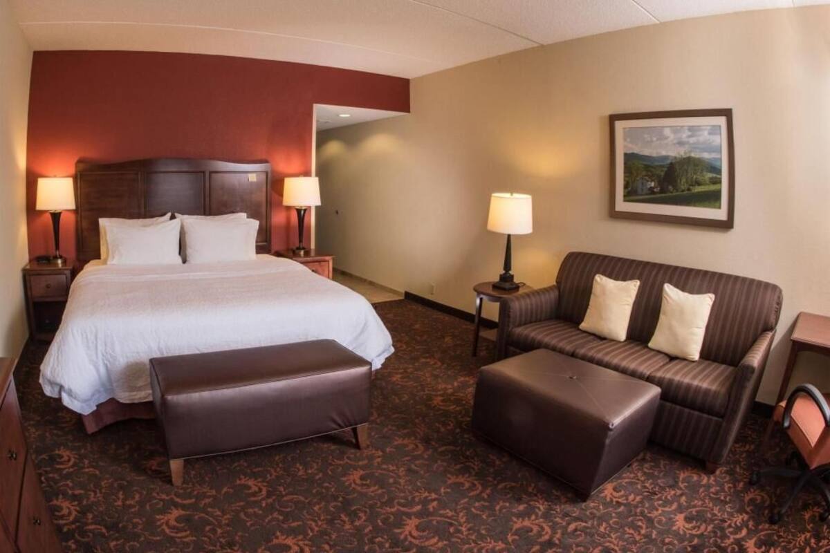 In-room safe, iron/ironing board, free cribs/infant beds