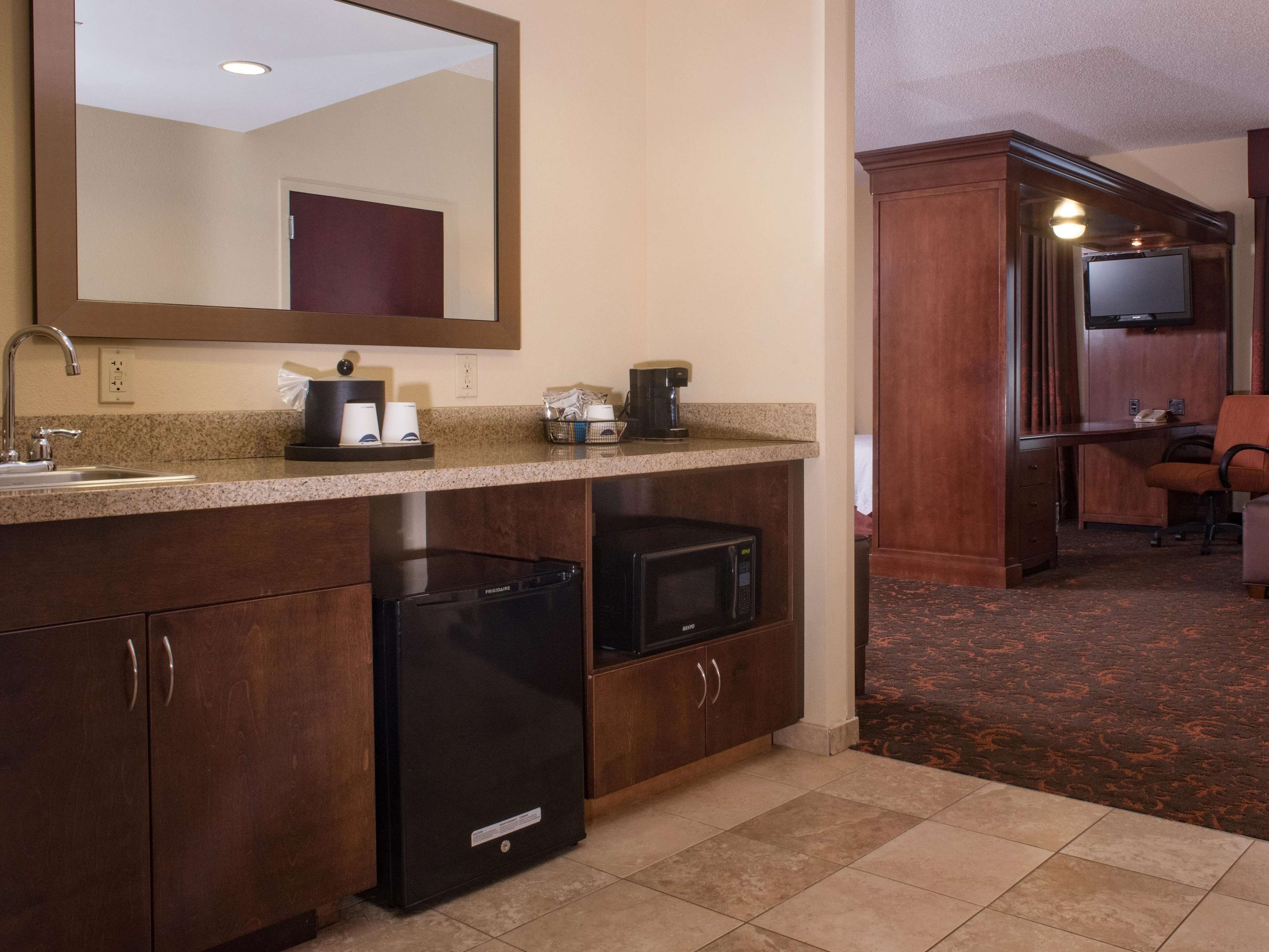 fridge, microwave, coffee/tea maker