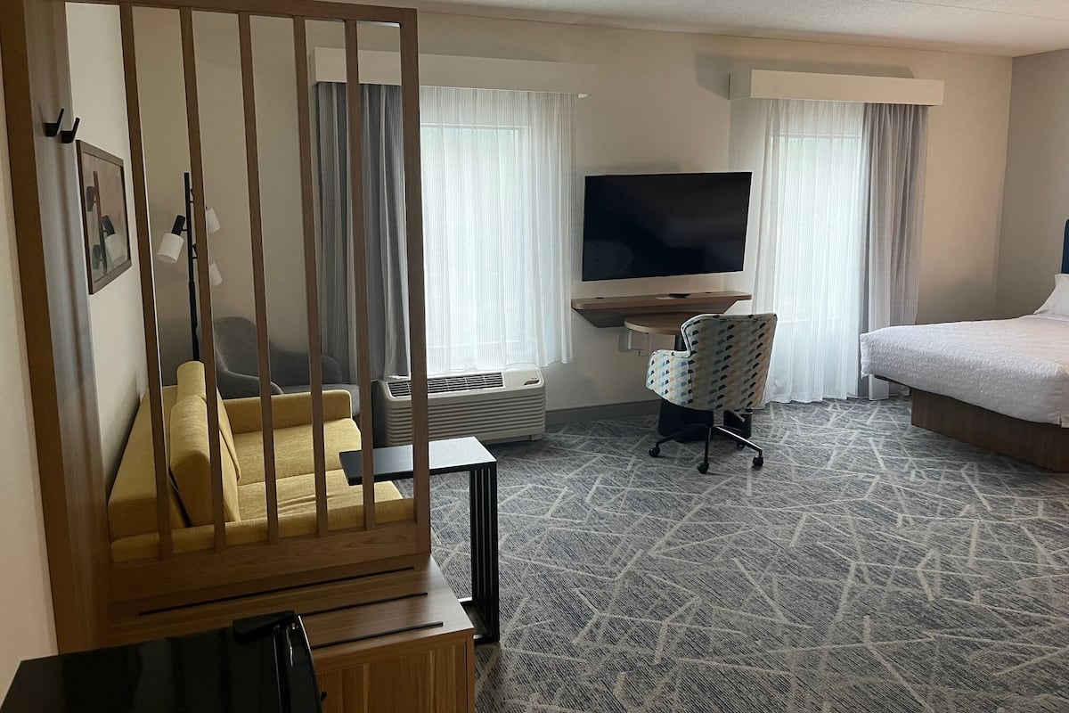 Studiosuite | Zimmersafe, Bügeleisen/Bügelbrett, kostenlose Babybetten
