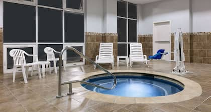 La Quinta Inn & Suites by Wyndham Ft. Worth - Burleson