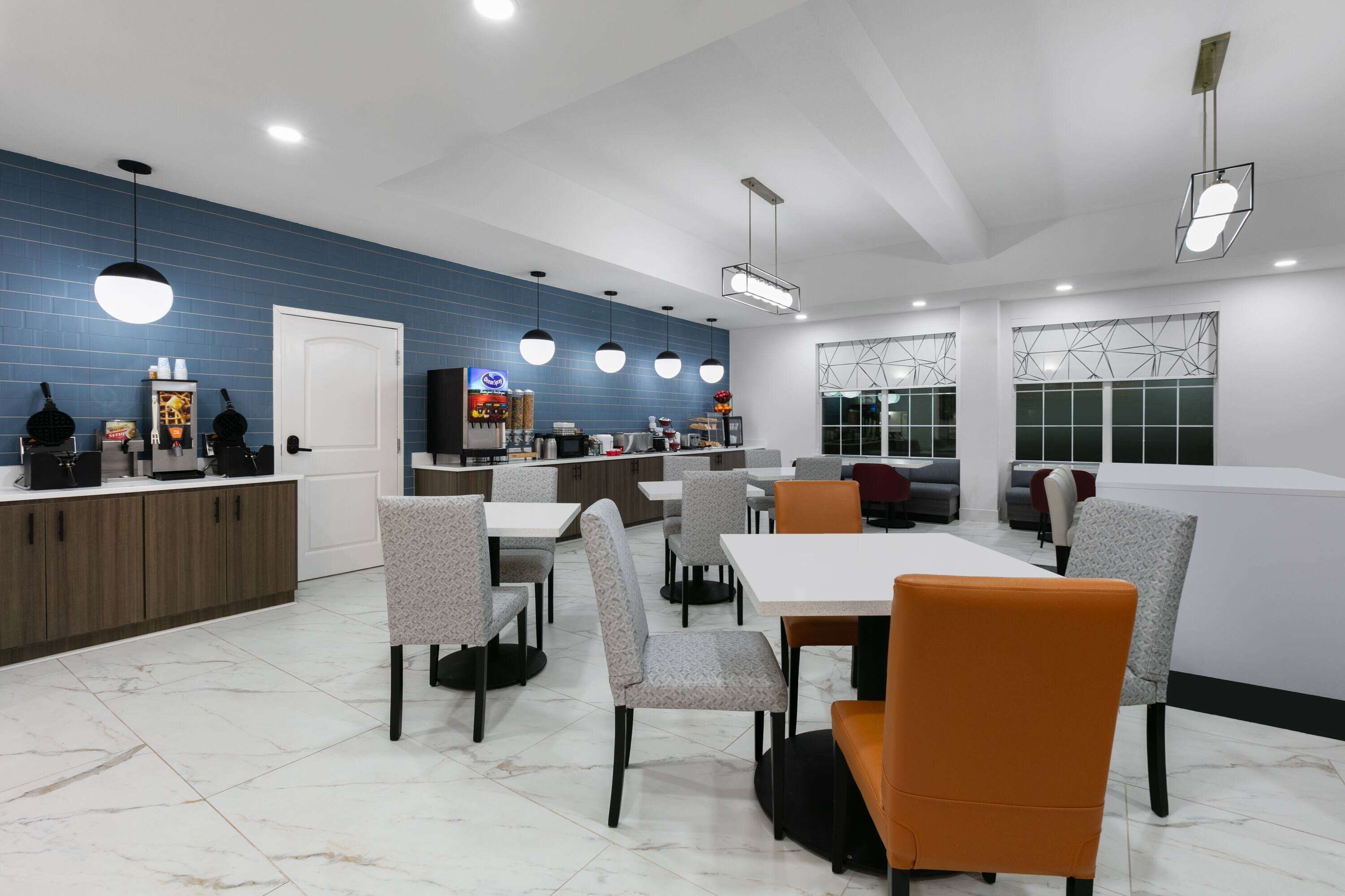 free daily full breakfast