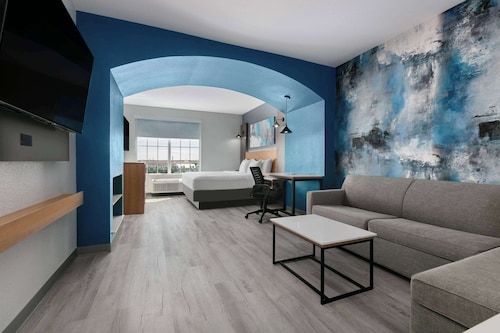 La Quinta Inn & Suites by Wyndham Ft. Worth - Burleson