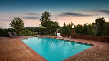 Outdoor pool, sun loungers