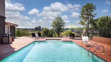 Outdoor pool, pool loungers