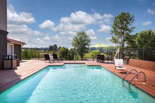 Outdoor pool, pool loungers