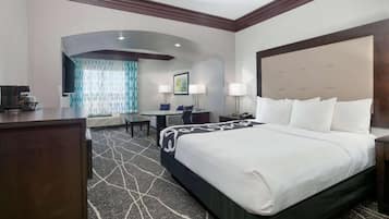 Ropa de cama de alta calidad, muebles diferentes y escritorio