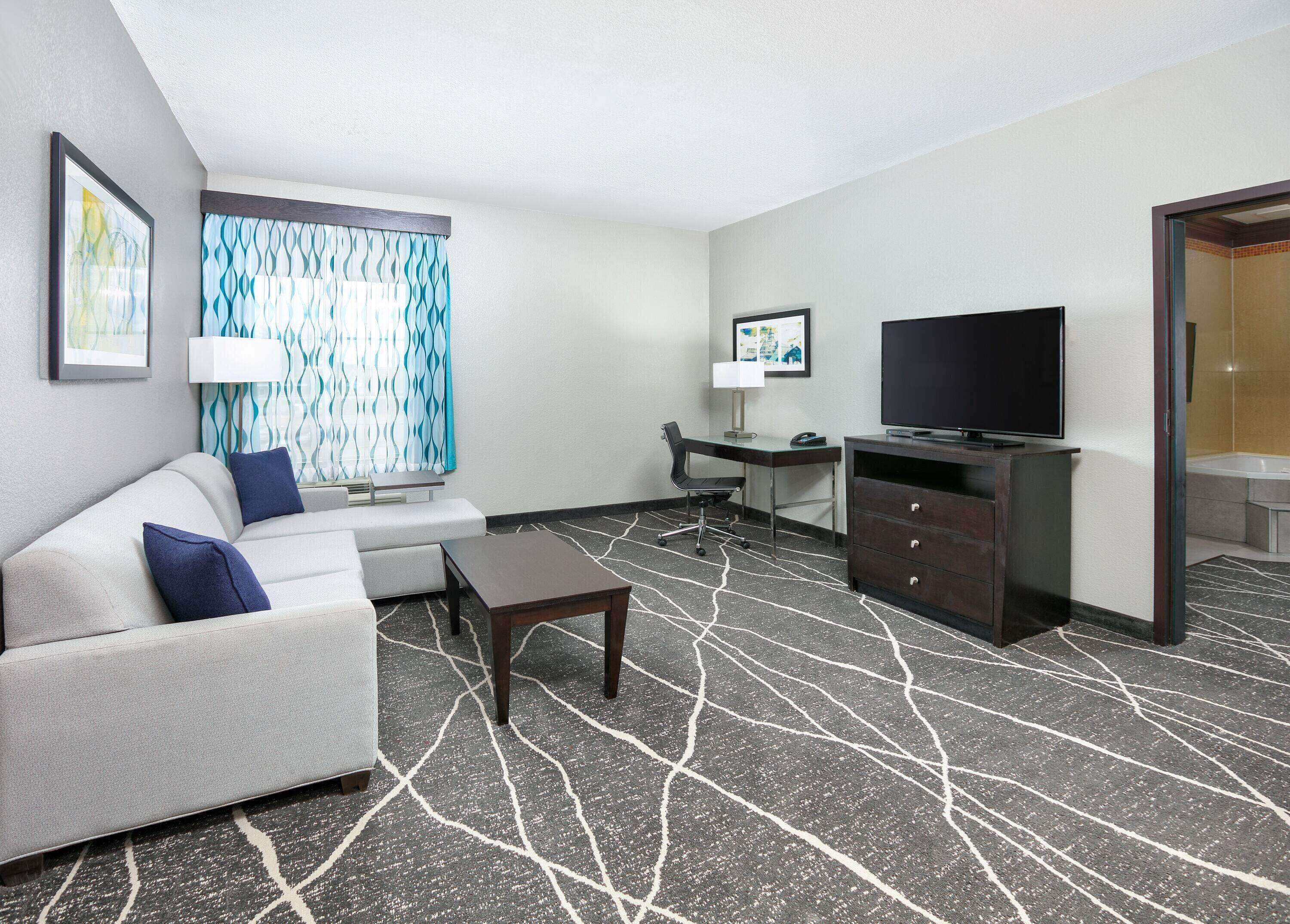 deluxe suite, 1 king bed, non smoking | premium bedding, individually furnished, desk, blackout curtains