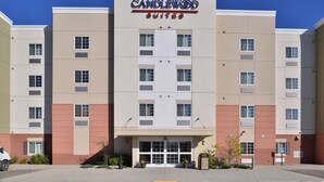 A multi-story hotel with a prominent signage for Candlewood Suites. - Candlewood Suites Williston by IHG (Williston)