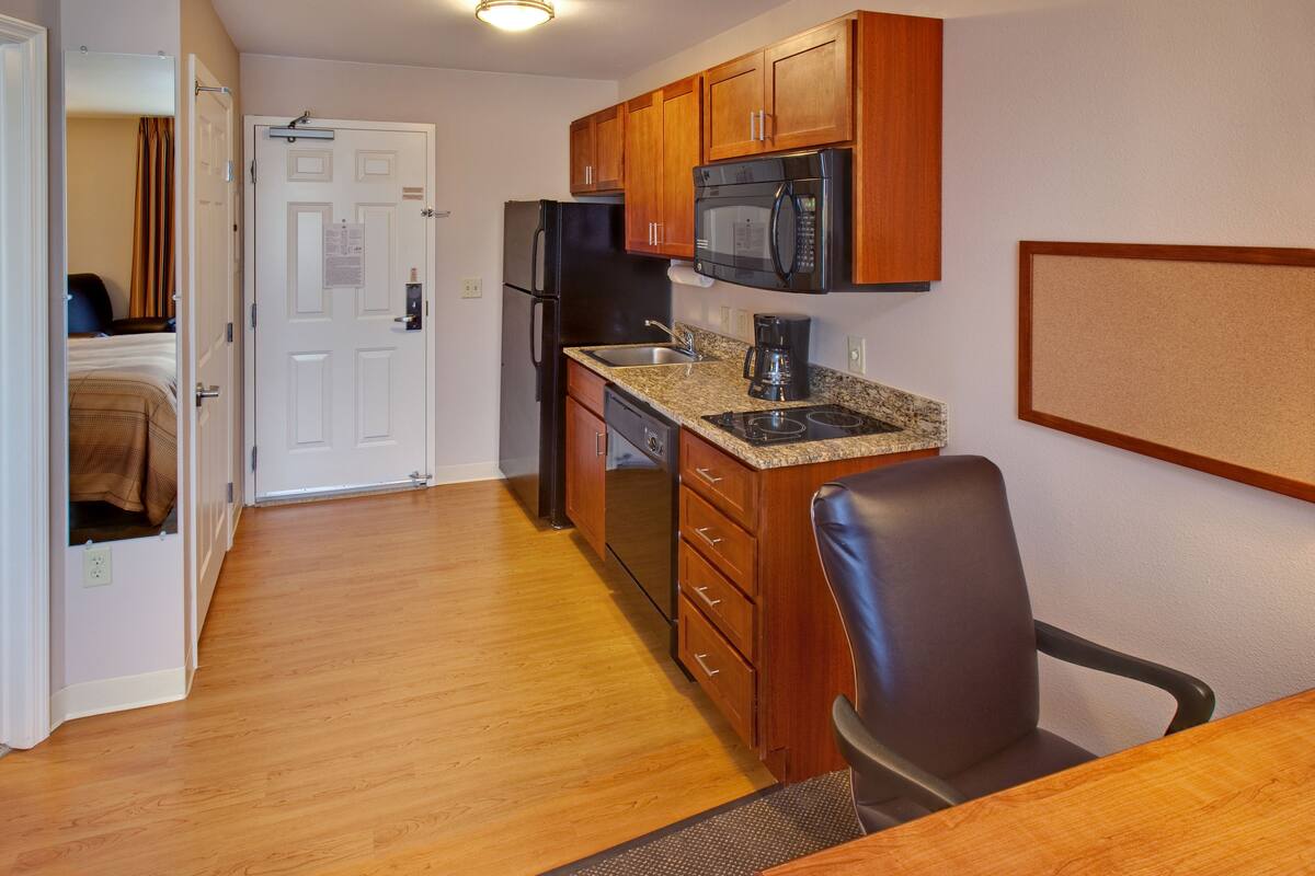 1 bedroom, in-room safe, desk, blackout curtains