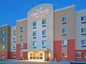 A multi-story hotel with a prominent signage for Candlewood Suites. - Candlewood Suites Williston by IHG (Williston)