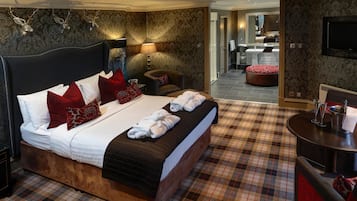 Premium bedding, desk, iron/ironing board, free cribs/infant beds