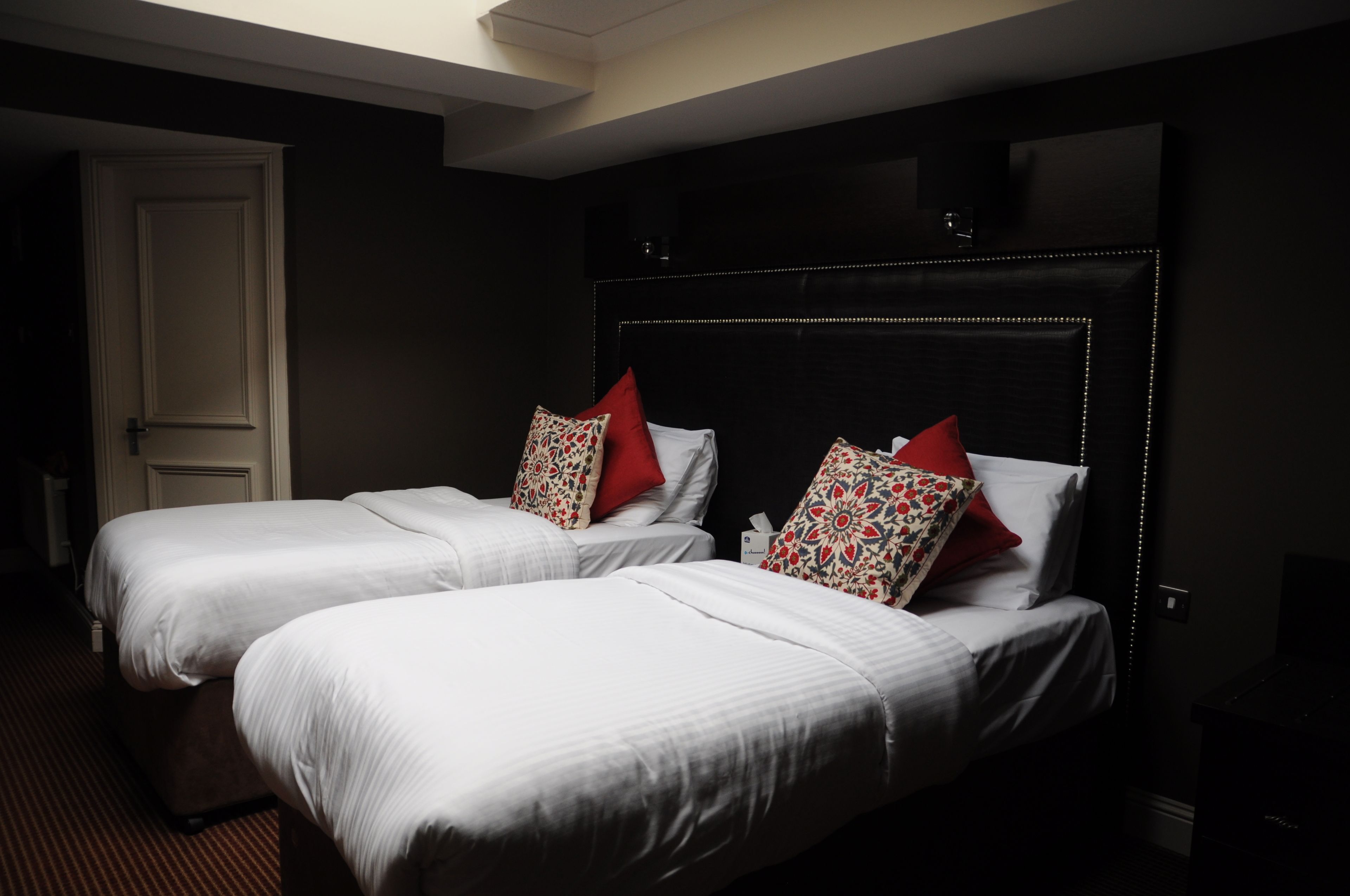 superior room, 2 single beds, non smoking | premium bedding, desk, iron/ironing board, cots/infant beds