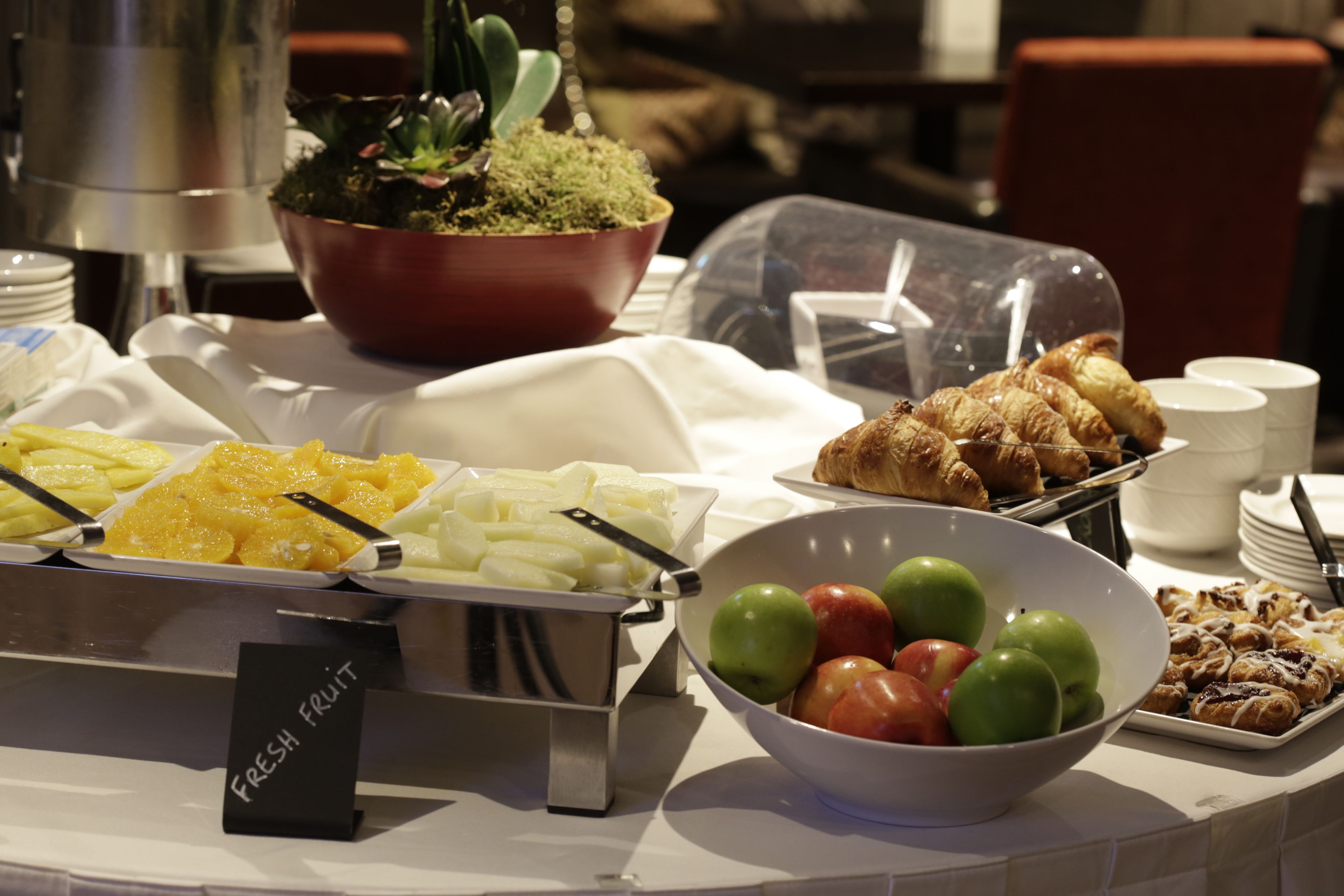 فطور كامل يوميًا بتكلفة قدرها (15 GBP للشخص)