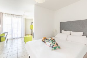 Desk, soundproofing, iron/ironing board, free WiFi