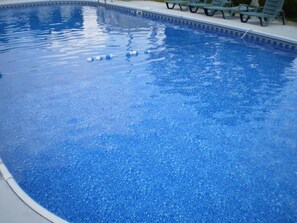 Seasonal outdoor pool - Sunset Inn (Lee)