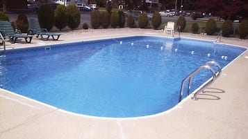 Piscine extérieure (ouverte en saison)