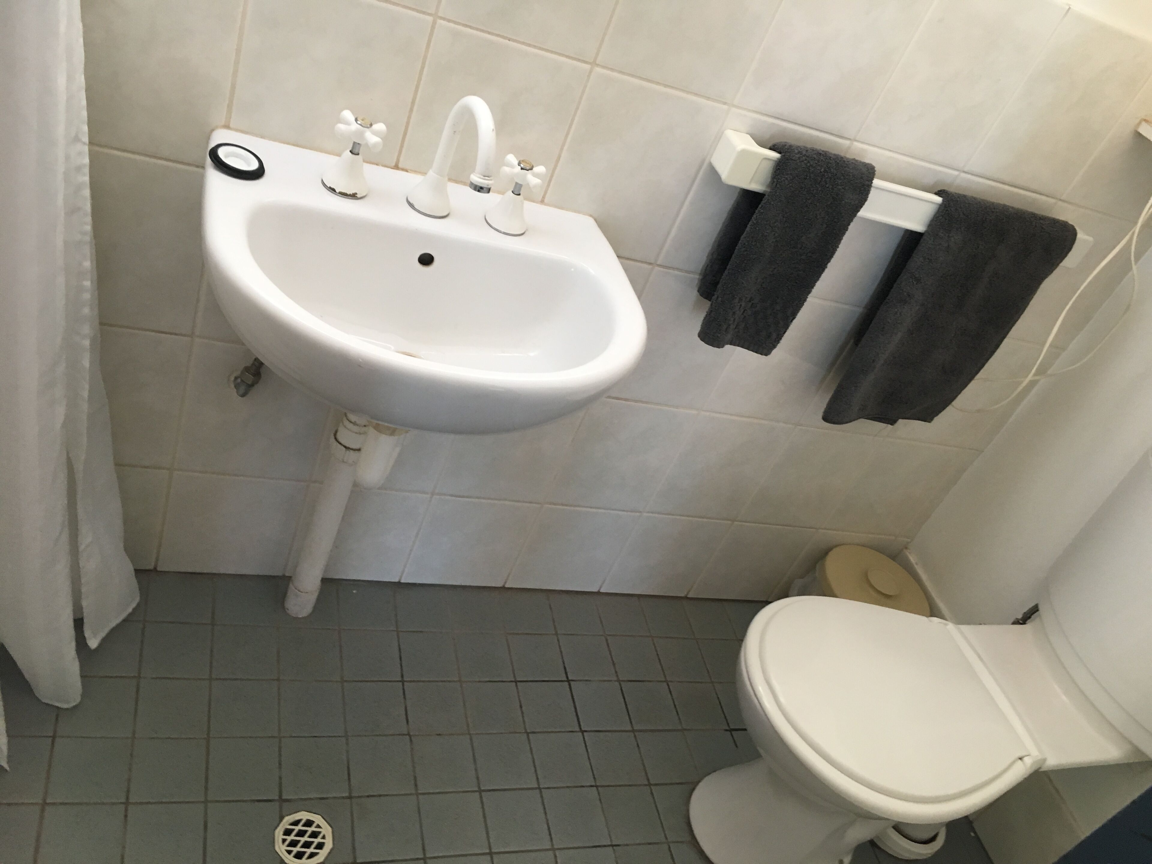 standard double or twin room | bathroom | shower, free toiletries, hair dryer, towels