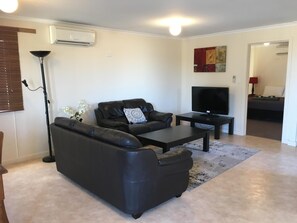 40-cm TV with cable channels