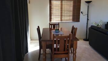 Family Cabin, 2 Bedrooms | Dining room