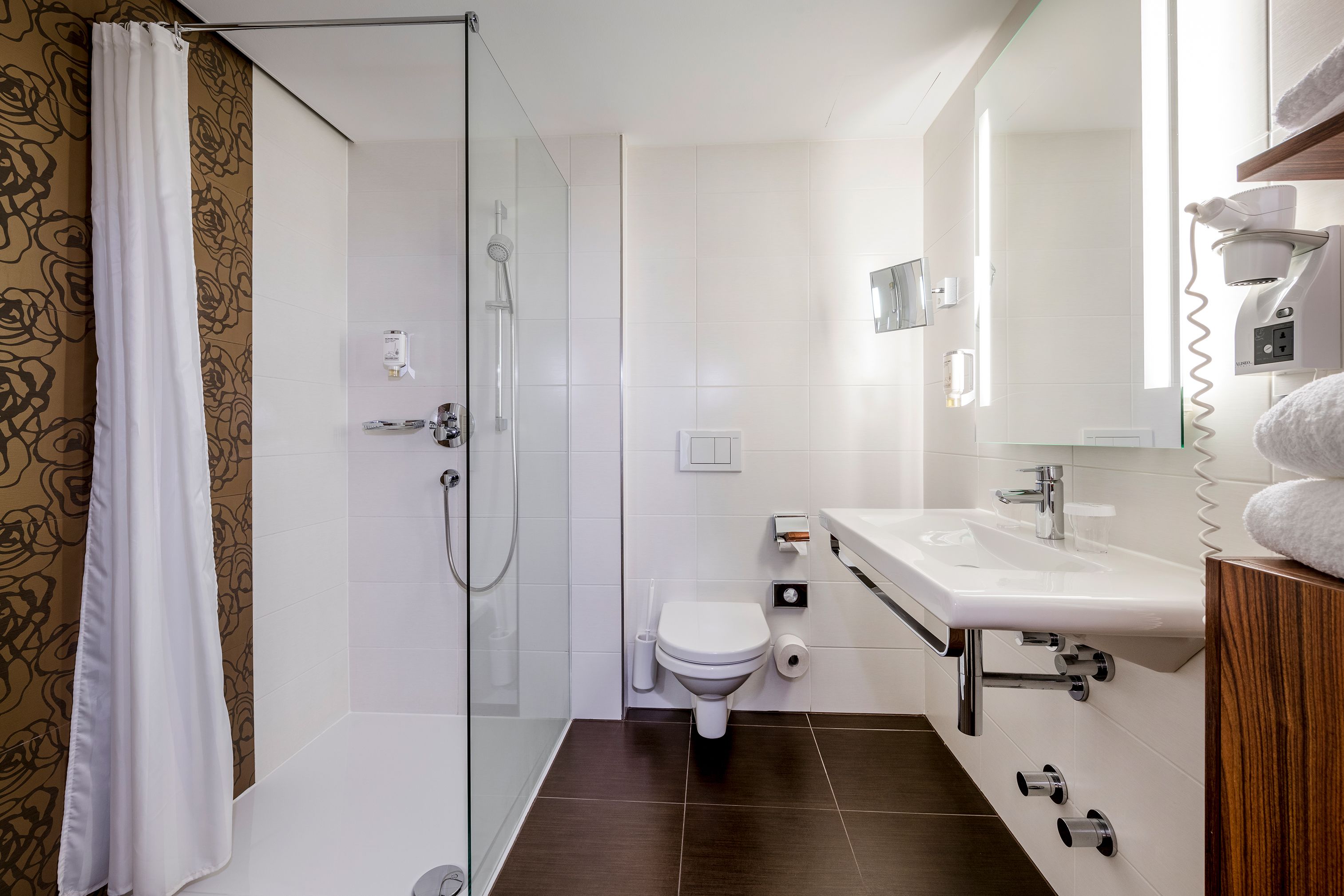 standard twin room | bathroom | shower, hair dryer, towels