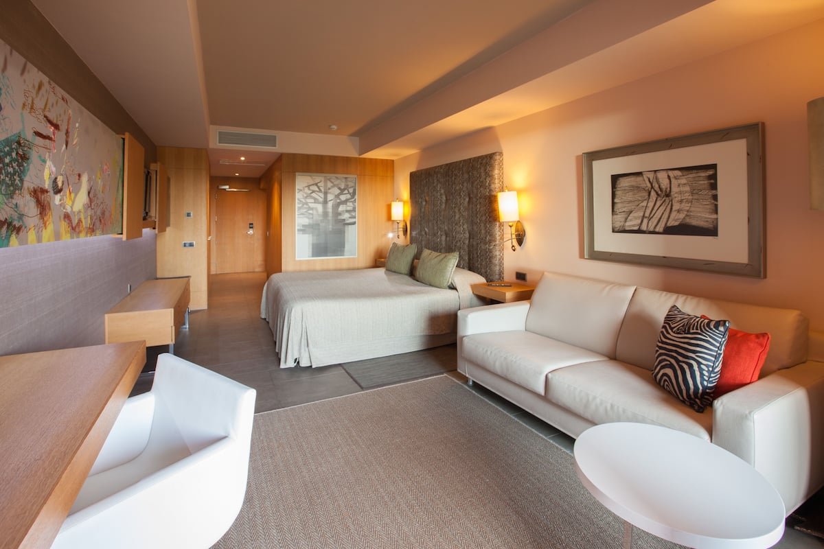 1 bedroom, down duvets, minibar, blackout curtains