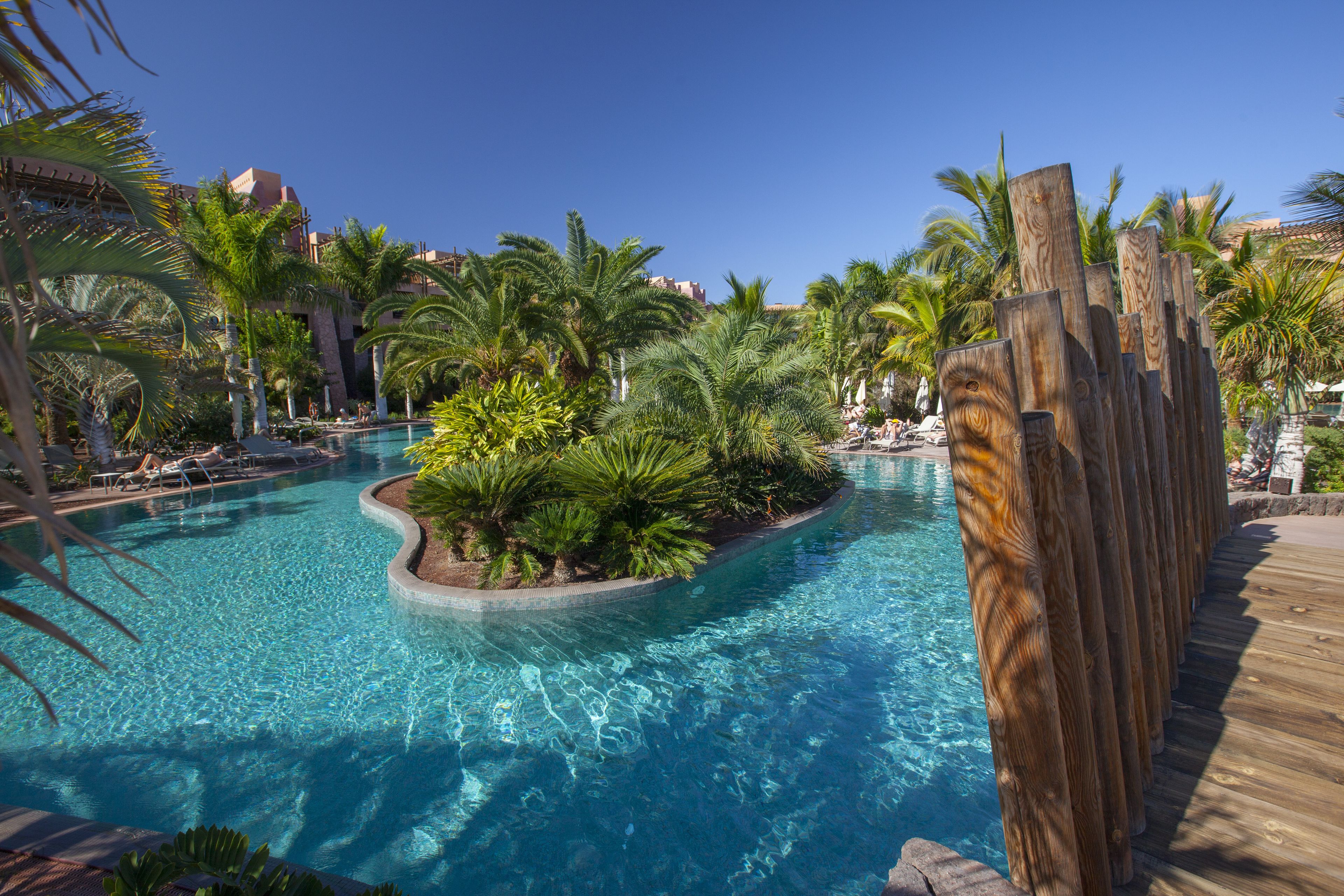 9 outdoor pools, pool umbrellas, pool loungers