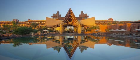 9 outdoor pools, pool umbrellas, sun loungers