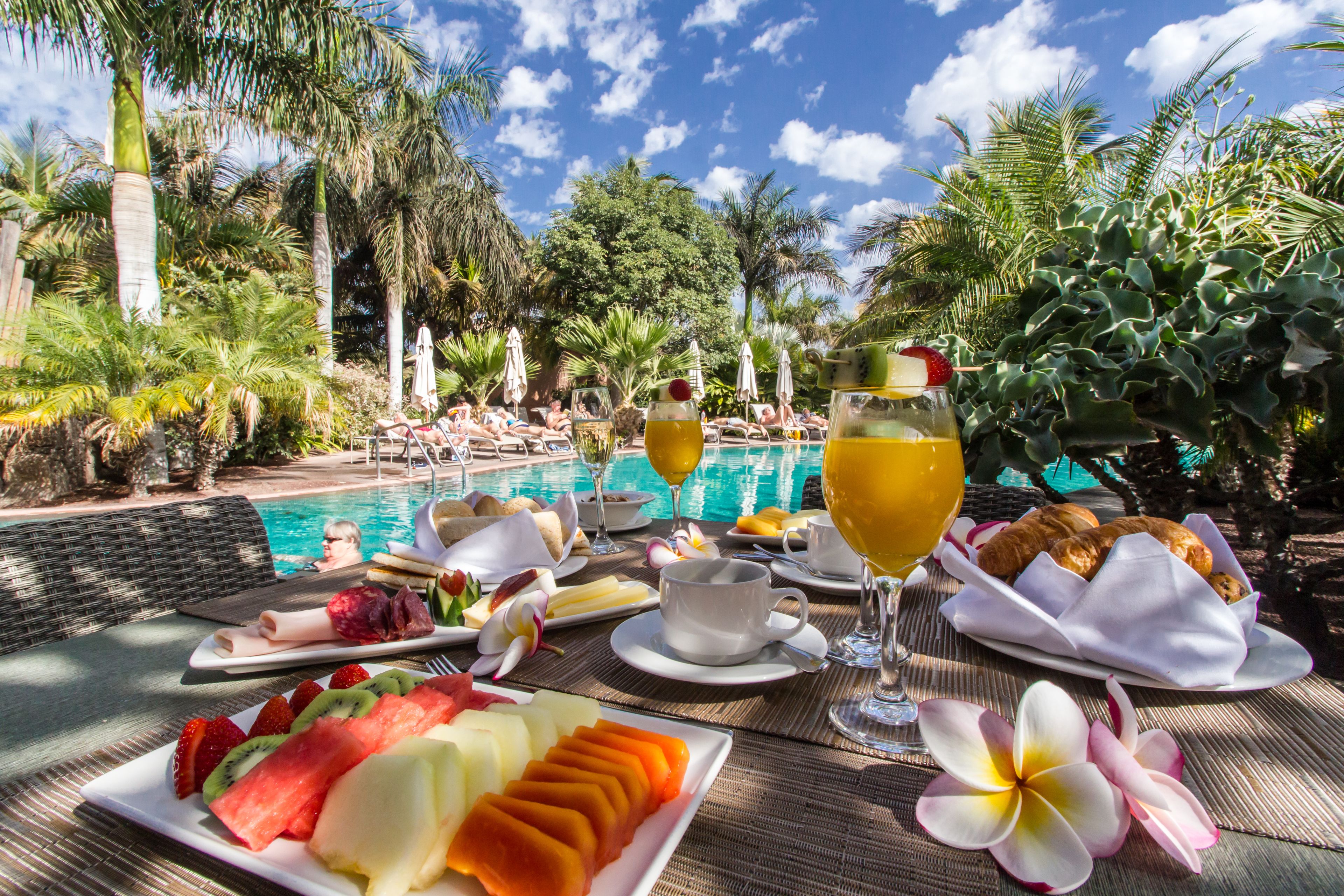 Daily buffet breakfast for a fee