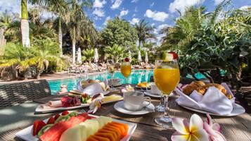 Daily buffet breakfast for a fee
