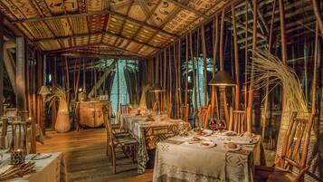 4 restaurantes: opção de almoço e jantar