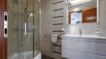 Superior Double Room | Bathroom | Shower, free toiletries, hair dryer, bathrobes