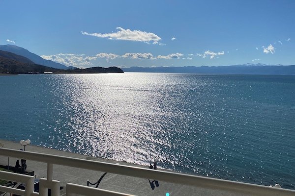 Superior Double Room | Peralatan tempat tidur premium, bar mini, peti besi dalam bilik, meja