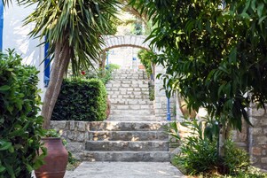 Family Villa | Garden view